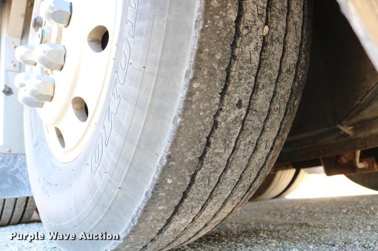 image for item DB6577 1991 MCI 102-C3 coach bus