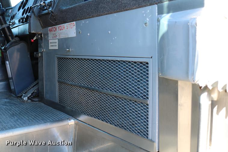 image for item DB6577 1991 MCI 102-C3 coach bus