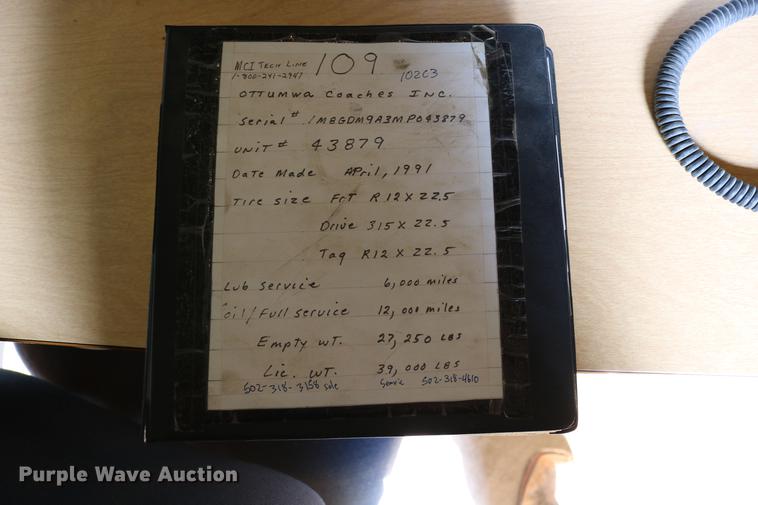 image for item DB6577 1991 MCI 102-C3 coach bus