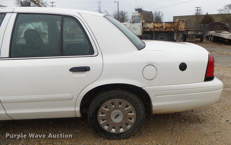 image for item DB7256 2003 Ford Crown Victoria Police Interceptor