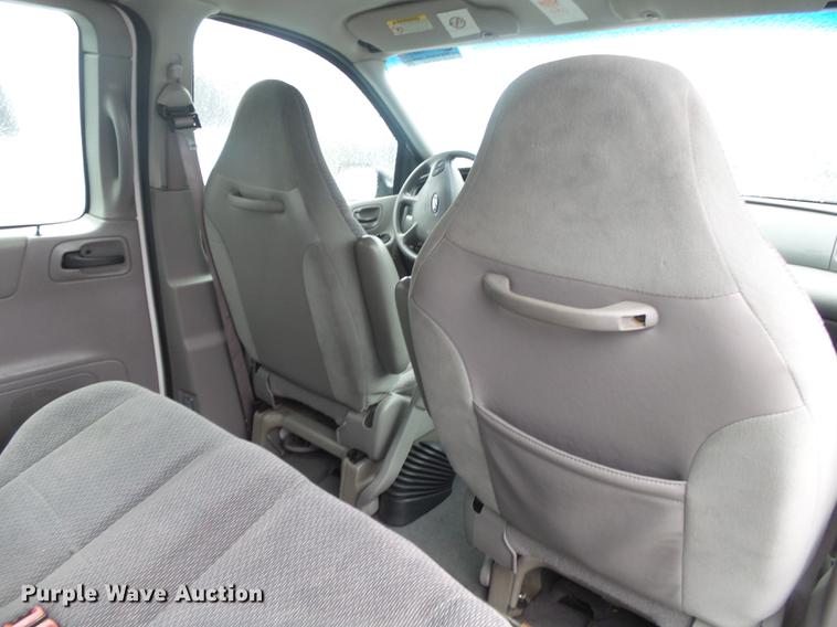 image for item DB7273 2001 Ford Windstar LX van