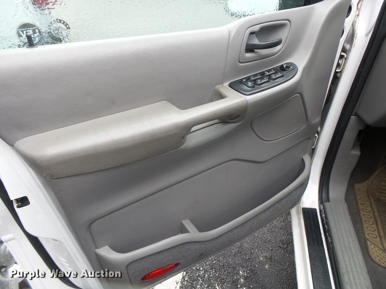 image for item DB7273 2001 Ford Windstar LX van