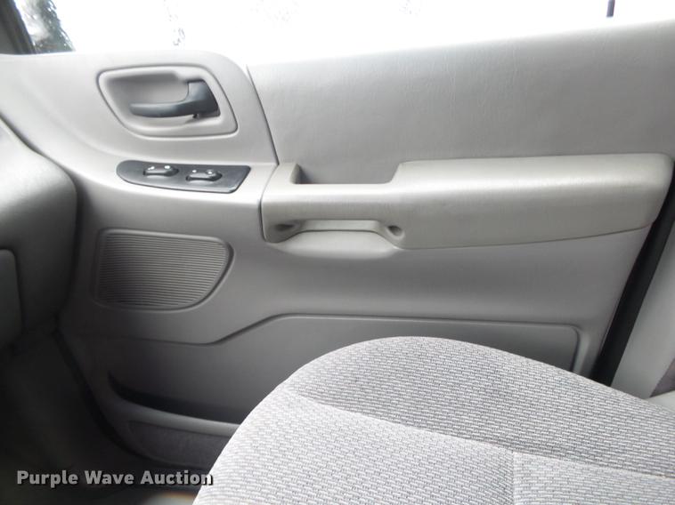 image for item DB7273 2001 Ford Windstar LX van