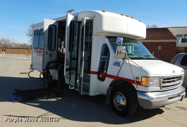 image for item DC0295 2000 Ford Econoline E350 Super Duty Goshen Coach shuttle bus