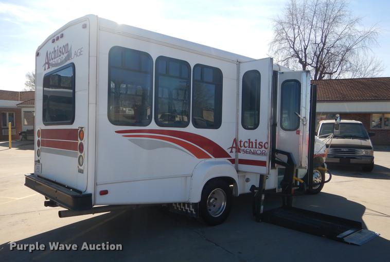 image for item DC0295 2000 Ford Econoline E350 Super Duty Goshen Coach shuttle bus