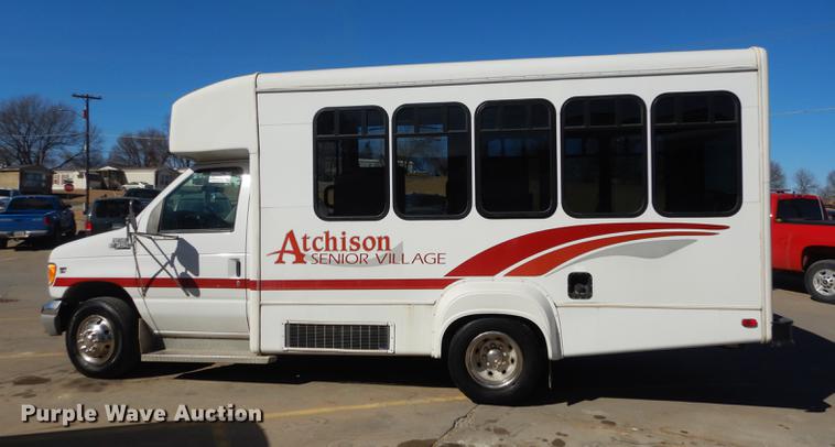 image for item DC0295 2000 Ford Econoline E350 Super Duty Goshen Coach shuttle bus