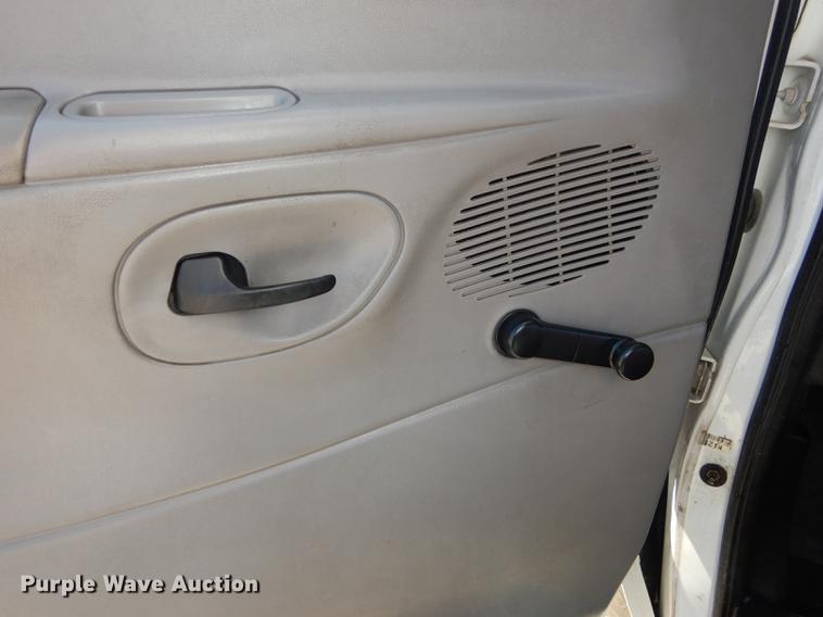 image for item DC0295 2000 Ford Econoline E350 Super Duty Goshen Coach shuttle bus