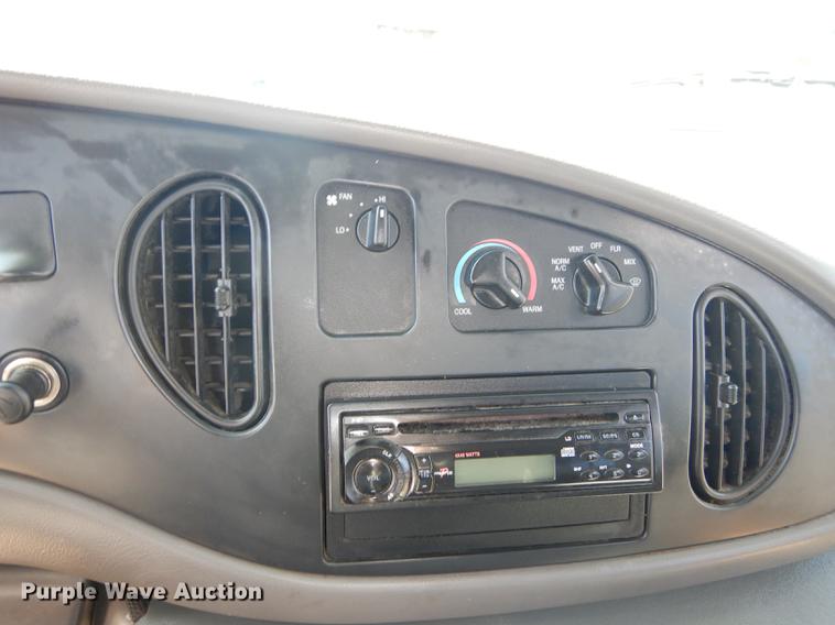 image for item DC0295 2000 Ford Econoline E350 Super Duty Goshen Coach shuttle bus