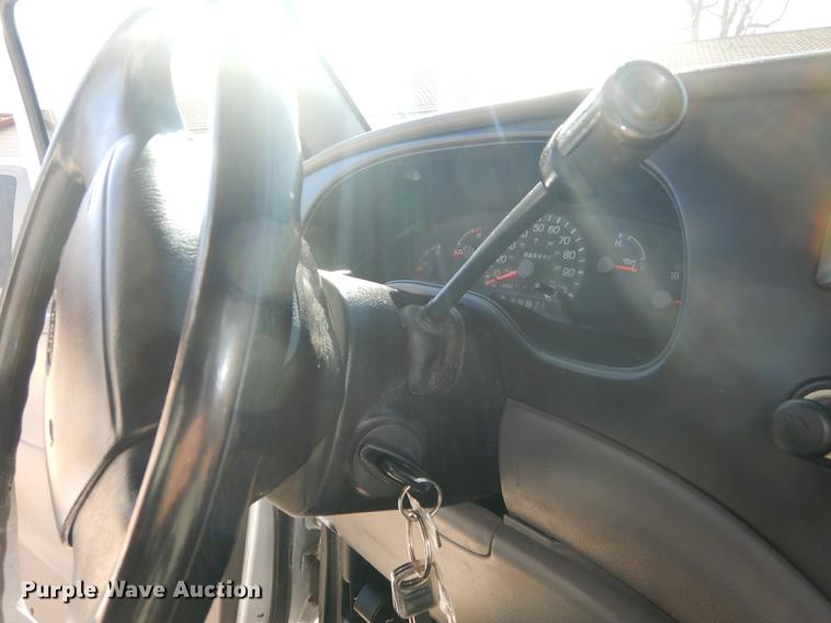 image for item DC0295 2000 Ford Econoline E350 Super Duty Goshen Coach shuttle bus