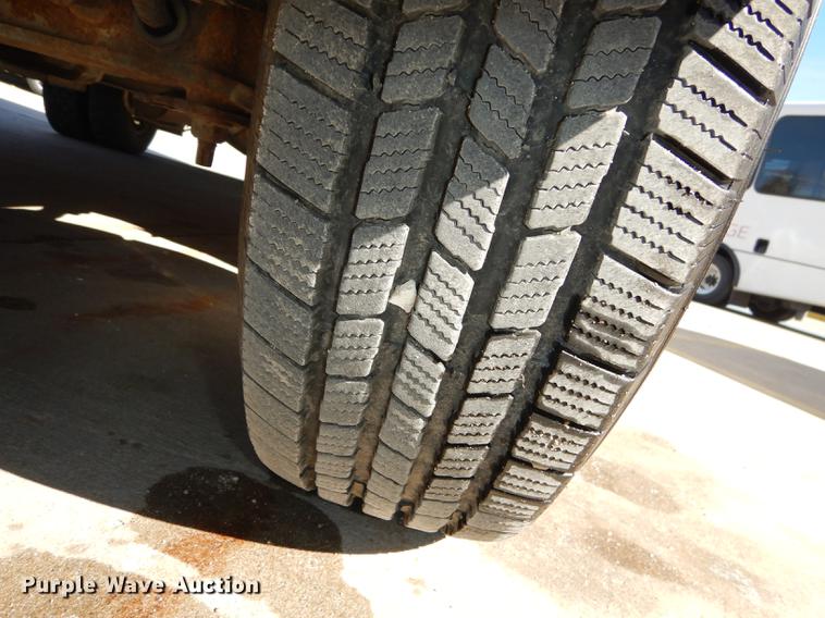 image for item DC0295 2000 Ford Econoline E350 Super Duty Goshen Coach shuttle bus