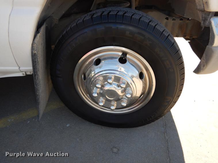 image for item DC0295 2000 Ford Econoline E350 Super Duty Goshen Coach shuttle bus