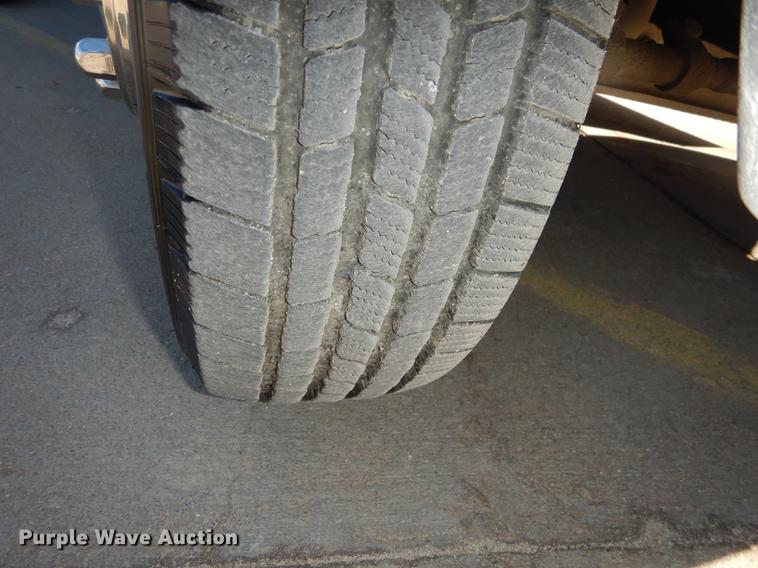 image for item DC0295 2000 Ford Econoline E350 Super Duty Goshen Coach shuttle bus