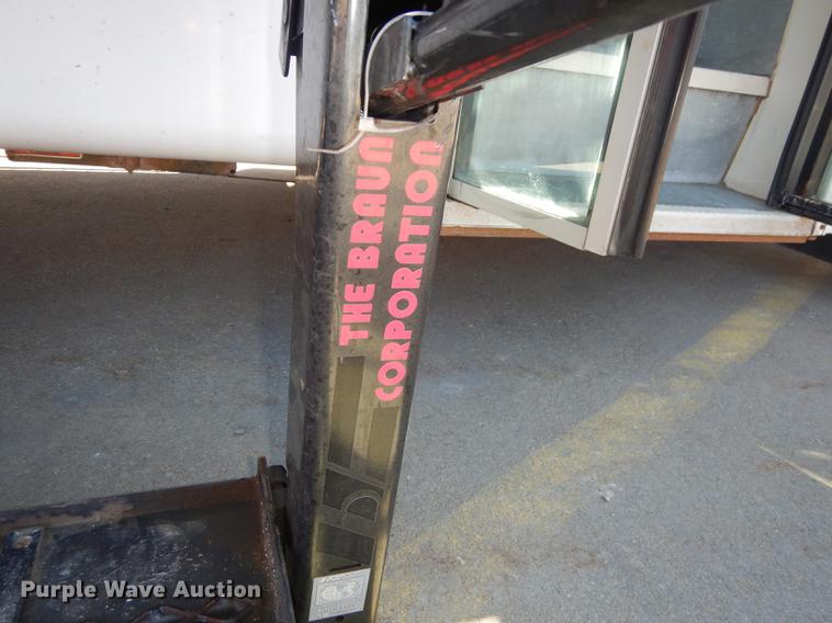 image for item DC0295 2000 Ford Econoline E350 Super Duty Goshen Coach shuttle bus