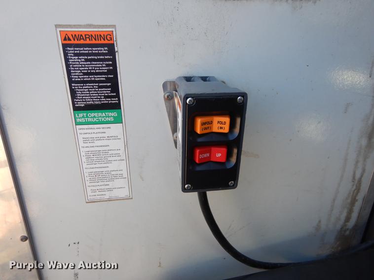 image for item DC0295 2000 Ford Econoline E350 Super Duty Goshen Coach shuttle bus