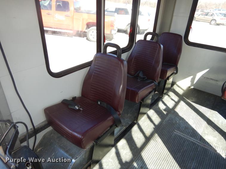 image for item DC0295 2000 Ford Econoline E350 Super Duty Goshen Coach shuttle bus