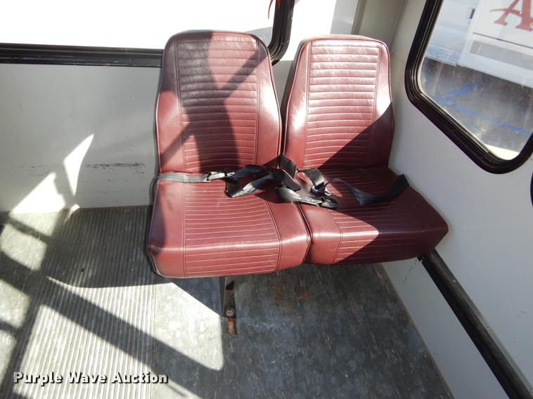 image for item DC0295 2000 Ford Econoline E350 Super Duty Goshen Coach shuttle bus