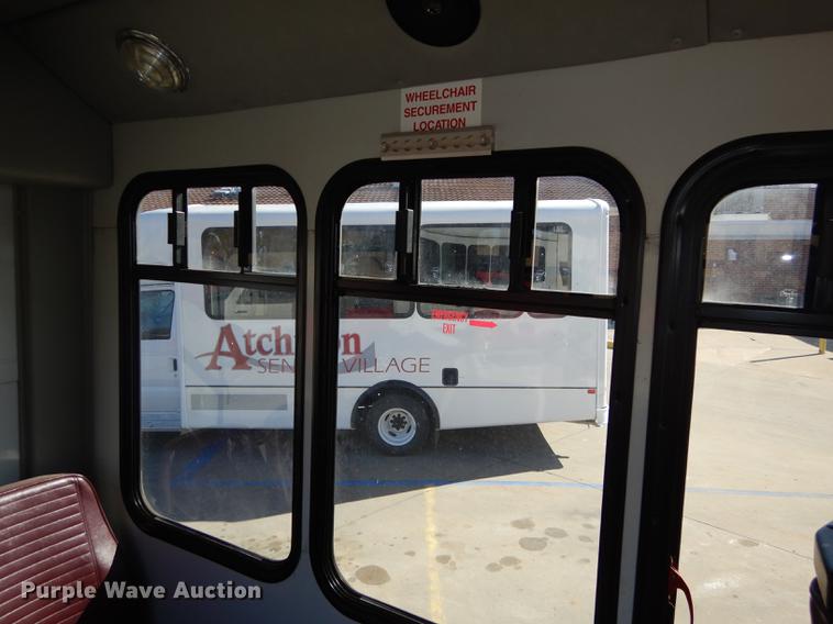 image for item DC0295 2000 Ford Econoline E350 Super Duty Goshen Coach shuttle bus