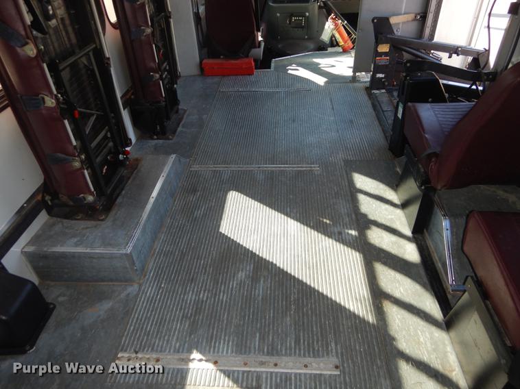 image for item DC0295 2000 Ford Econoline E350 Super Duty Goshen Coach shuttle bus