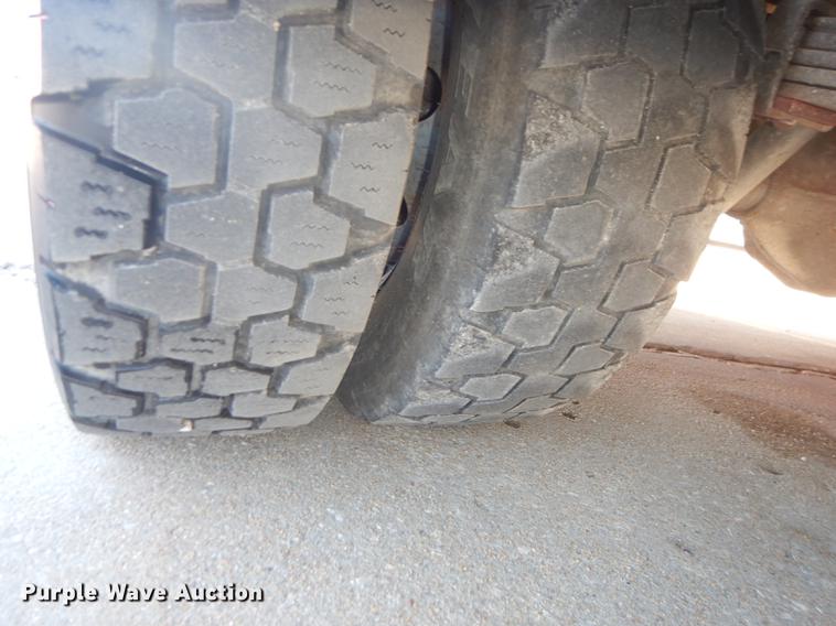 image for item DC0295 2000 Ford Econoline E350 Super Duty Goshen Coach shuttle bus