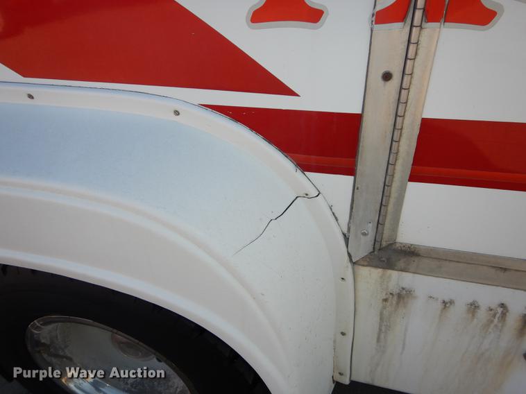 image for item DC0295 2000 Ford Econoline E350 Super Duty Goshen Coach shuttle bus