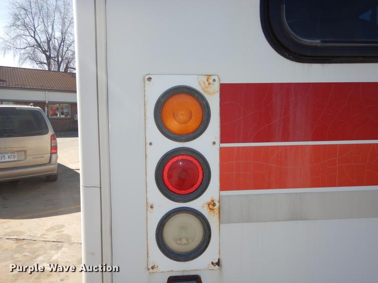 image for item DC0295 2000 Ford Econoline E350 Super Duty Goshen Coach shuttle bus