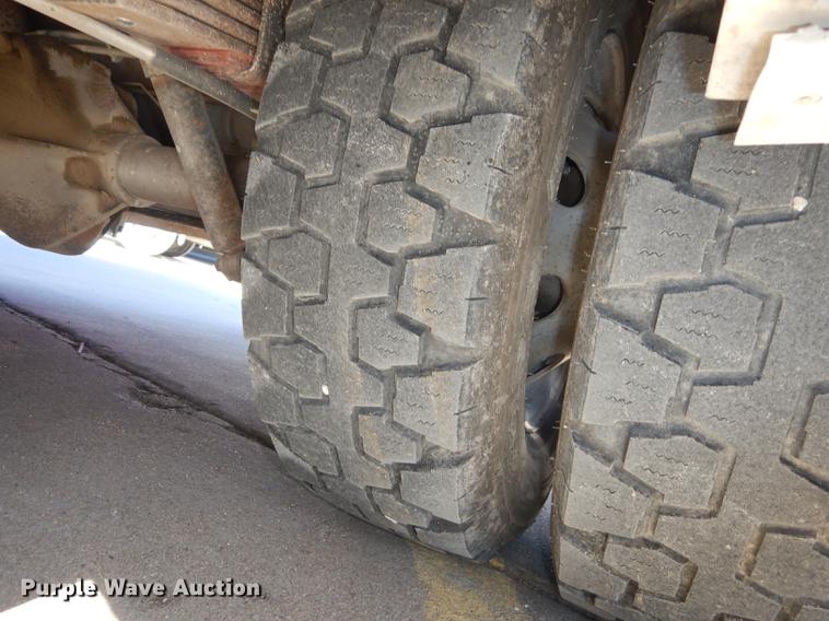 image for item DC0295 2000 Ford Econoline E350 Super Duty Goshen Coach shuttle bus