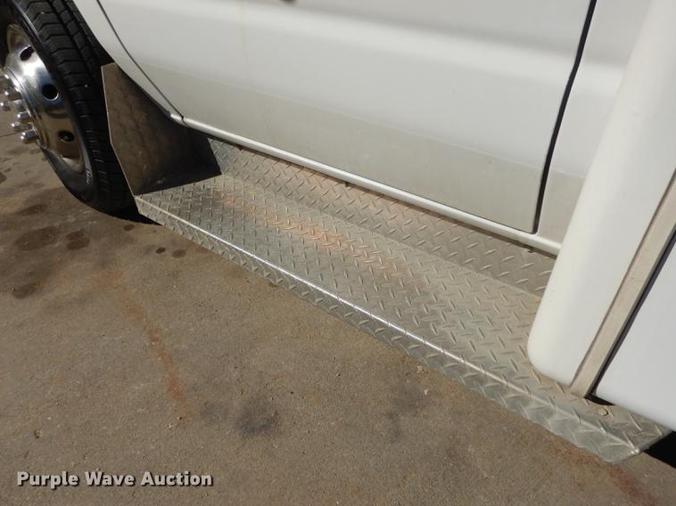 image for item DC0295 2000 Ford Econoline E350 Super Duty Goshen Coach shuttle bus