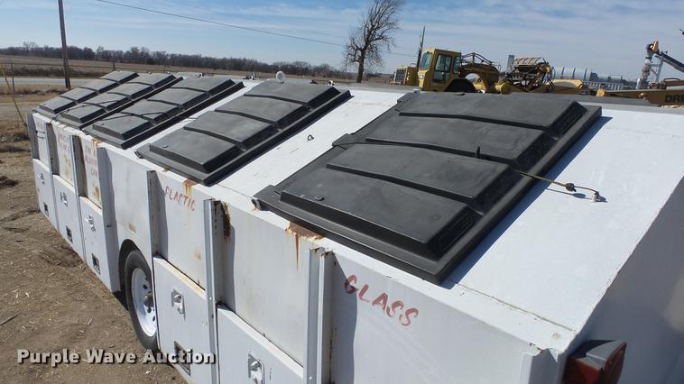 image for item DC0616 2000 Geneva recycle trailer