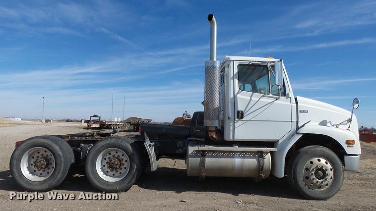 image for item DC0618 2001 Freightliner FL-1 semi truck