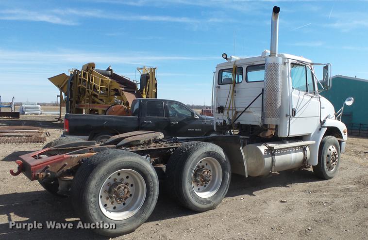 image for item DC0618 2001 Freightliner FL-1 semi truck