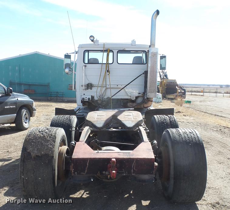 image for item DC0618 2001 Freightliner FL-1 semi truck