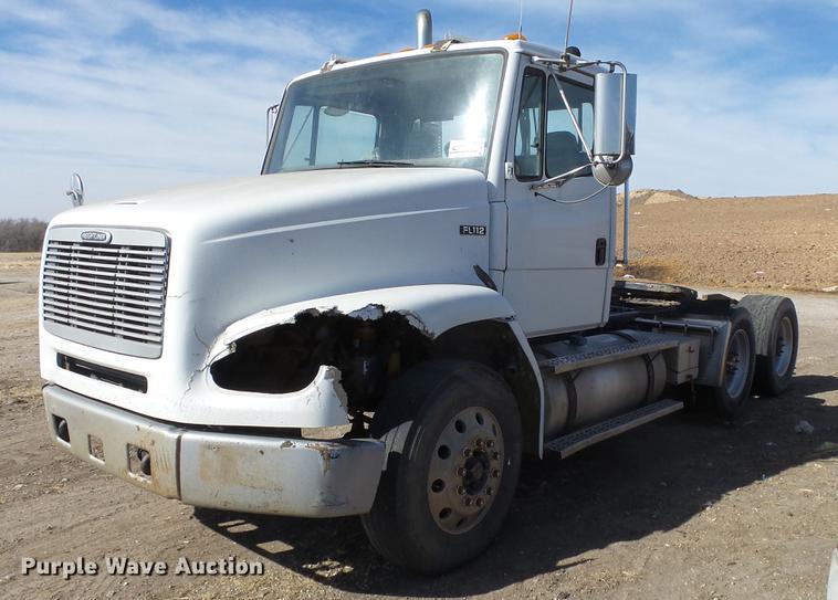 image for item DC0618 2001 Freightliner FL-1 semi truck