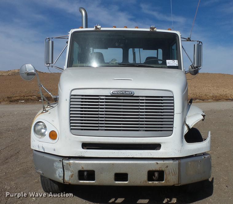 image for item DC0618 2001 Freightliner FL-1 semi truck