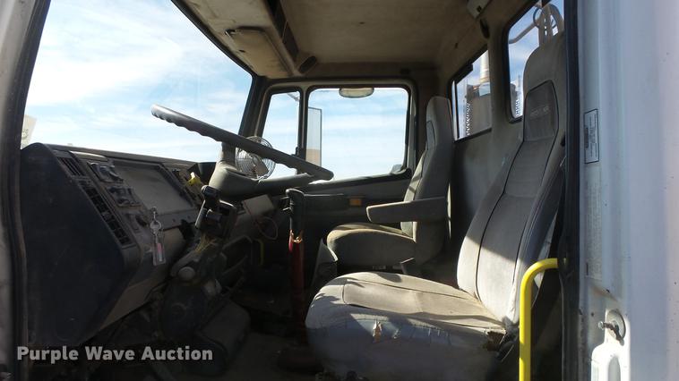 image for item DC0618 2001 Freightliner FL-1 semi truck