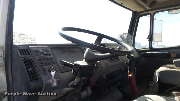 image for item DC0618 2001 Freightliner FL-1 semi truck