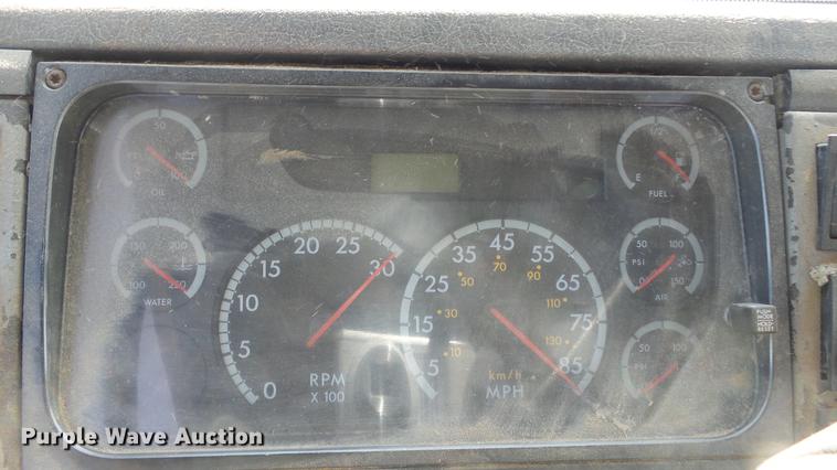 image for item DC0618 2001 Freightliner FL-1 semi truck