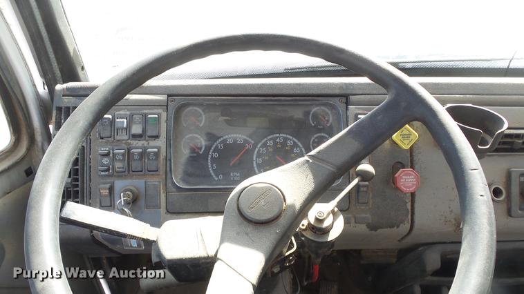 image for item DC0618 2001 Freightliner FL-1 semi truck