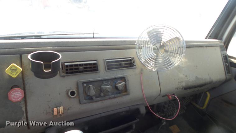 image for item DC0618 2001 Freightliner FL-1 semi truck