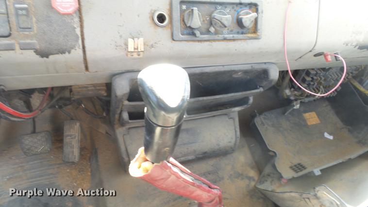 image for item DC0618 2001 Freightliner FL-1 semi truck