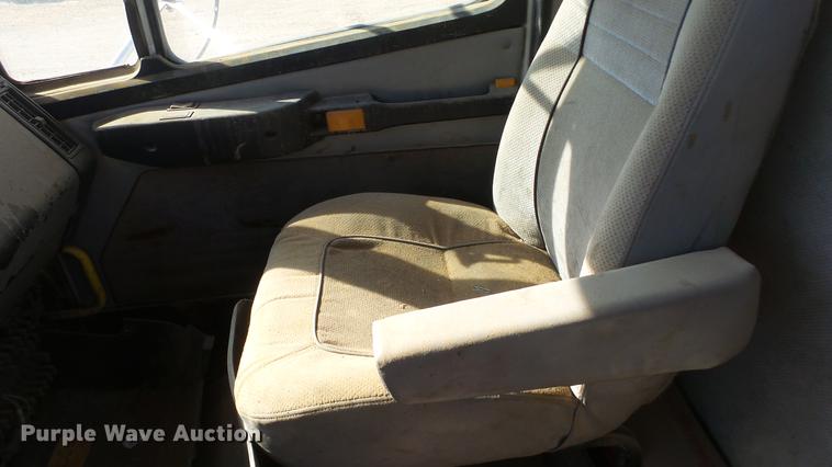 image for item DC0618 2001 Freightliner FL-1 semi truck