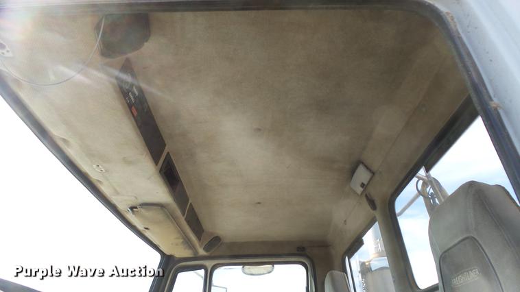 image for item DC0618 2001 Freightliner FL-1 semi truck