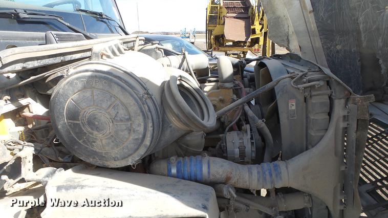 image for item DC0618 2001 Freightliner FL-1 semi truck