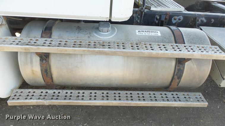 image for item DC0618 2001 Freightliner FL-1 semi truck