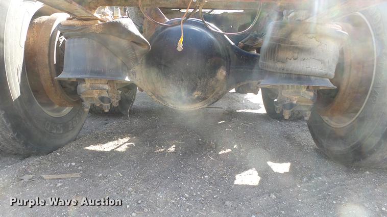 image for item DC0618 2001 Freightliner FL-1 semi truck