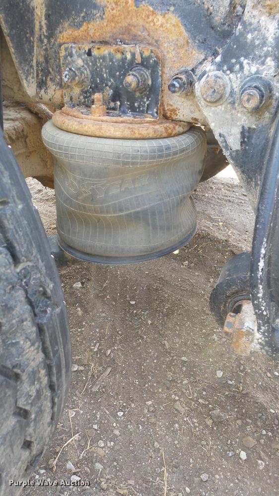 image for item DC0618 2001 Freightliner FL-1 semi truck