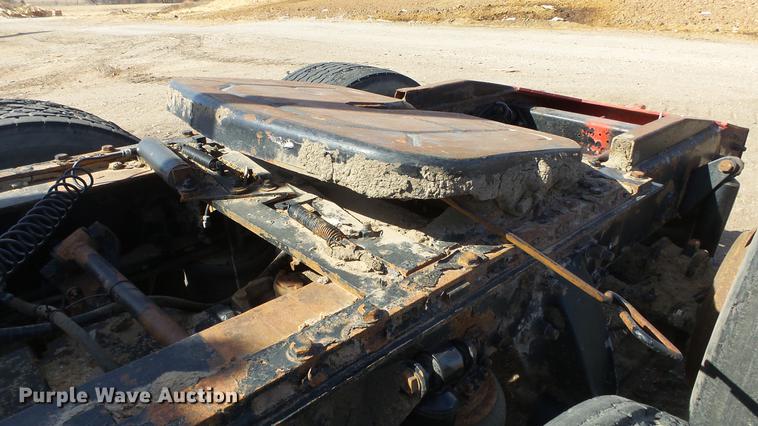 image for item DC0618 2001 Freightliner FL-1 semi truck