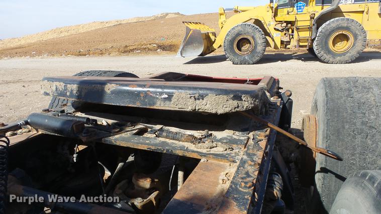 image for item DC0618 2001 Freightliner FL-1 semi truck