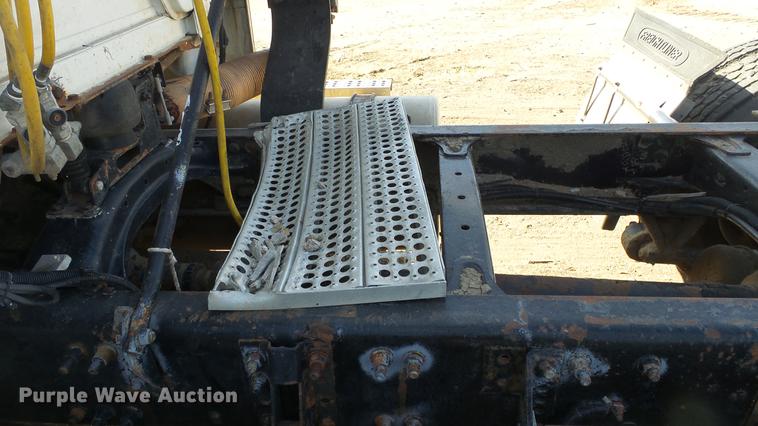 image for item DC0618 2001 Freightliner FL-1 semi truck