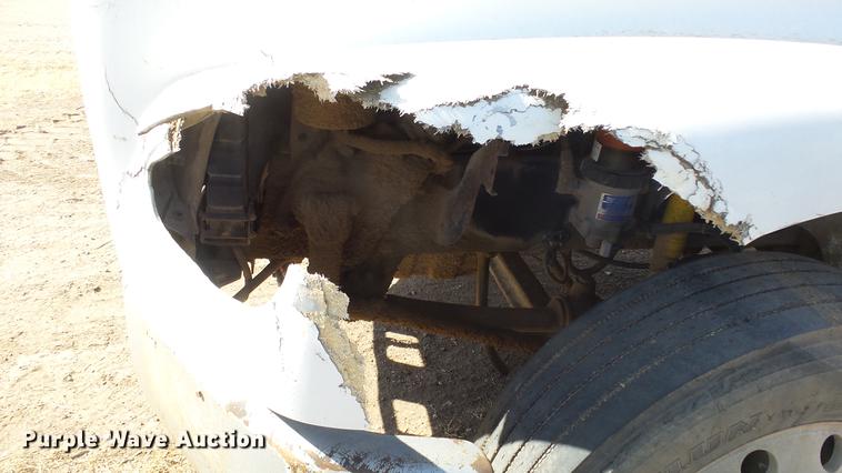 image for item DC0618 2001 Freightliner FL-1 semi truck