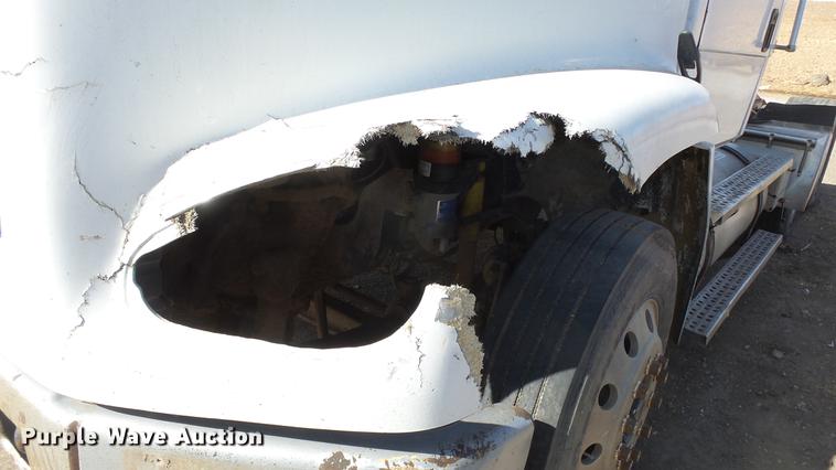 image for item DC0618 2001 Freightliner FL-1 semi truck